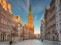 Gdańska starówka z Ratuszem Głównym, świadectwo historii i tego, kiedy powstał Gdańsk.