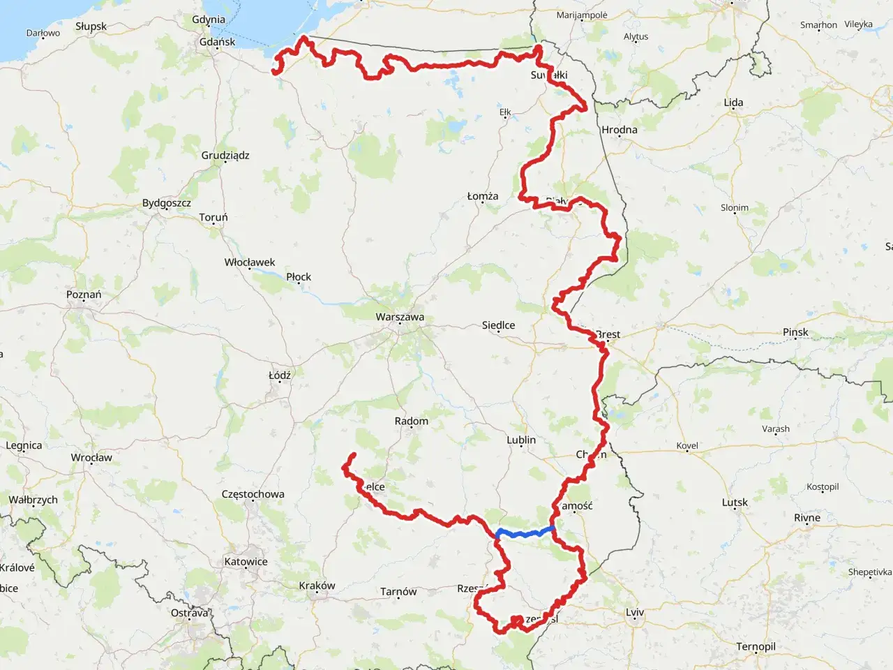 Mapa Polski z zaznaczoną na czerwono najdłuższą ścieżką rowerową w Polsce, biegnącą od wybrzeża Bałtyku przez Suwałki, Warszawę, Lublin aż po południowo-wschodnią granicę.